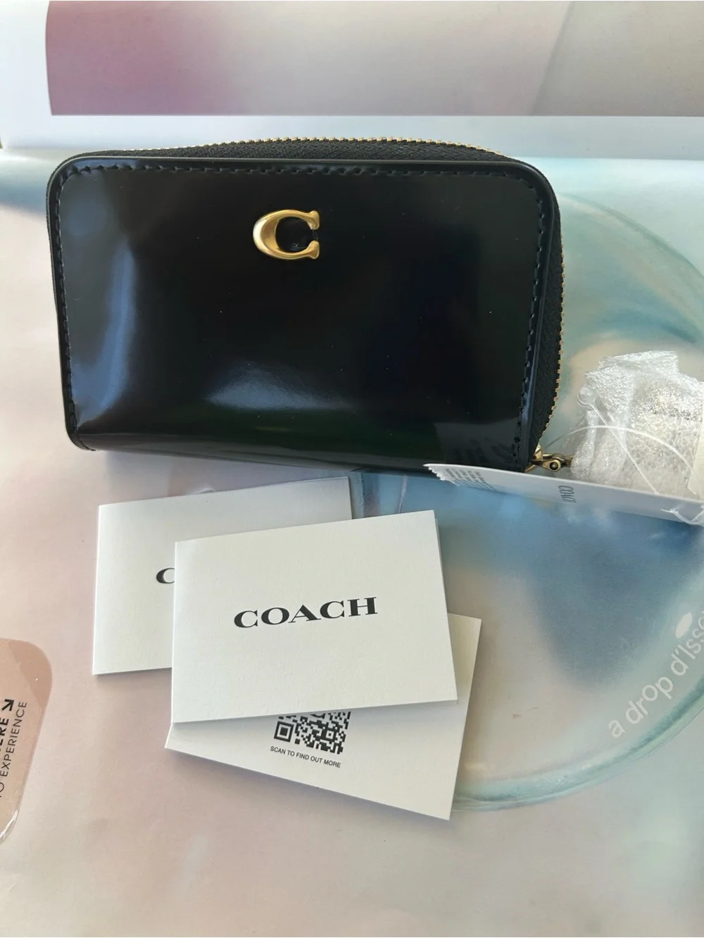 Coach retail boutique Black Patent Zip Card Case with Gold 'C' Accent keychain